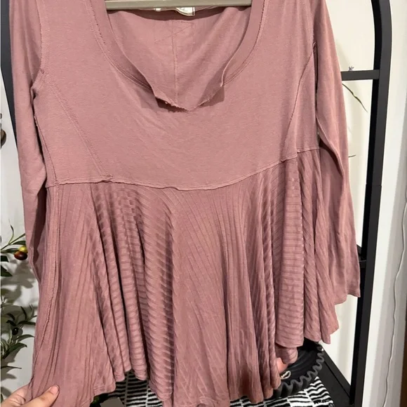 We The Free Pink Pleated blouse size small - Picture 6 of 9